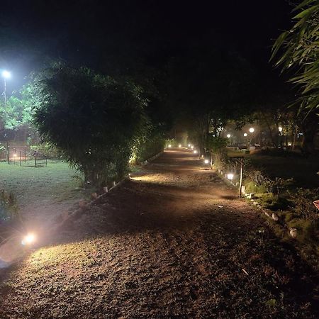 Pench Tiger Trails Resort Khawāsa Esterno foto