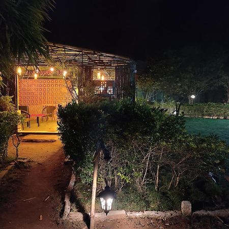 Pench Tiger Trails Resort Khawāsa Esterno foto