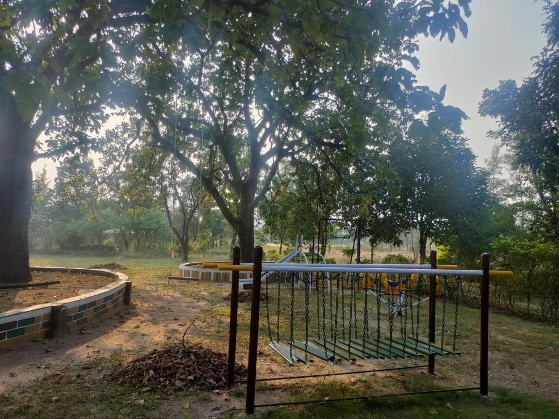 Pench Tiger Trails Resort Khawāsa Esterno foto