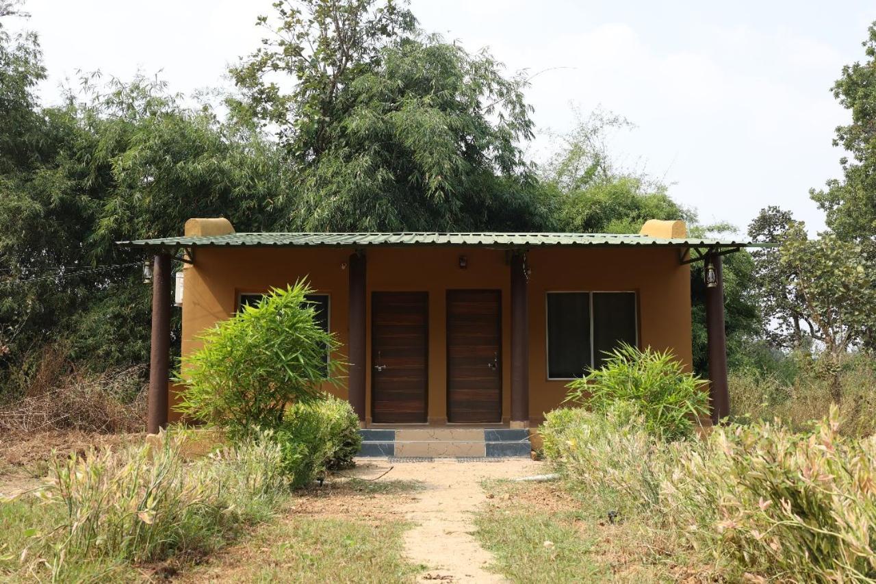 Pench Tiger Trails Resort Khawāsa Esterno foto